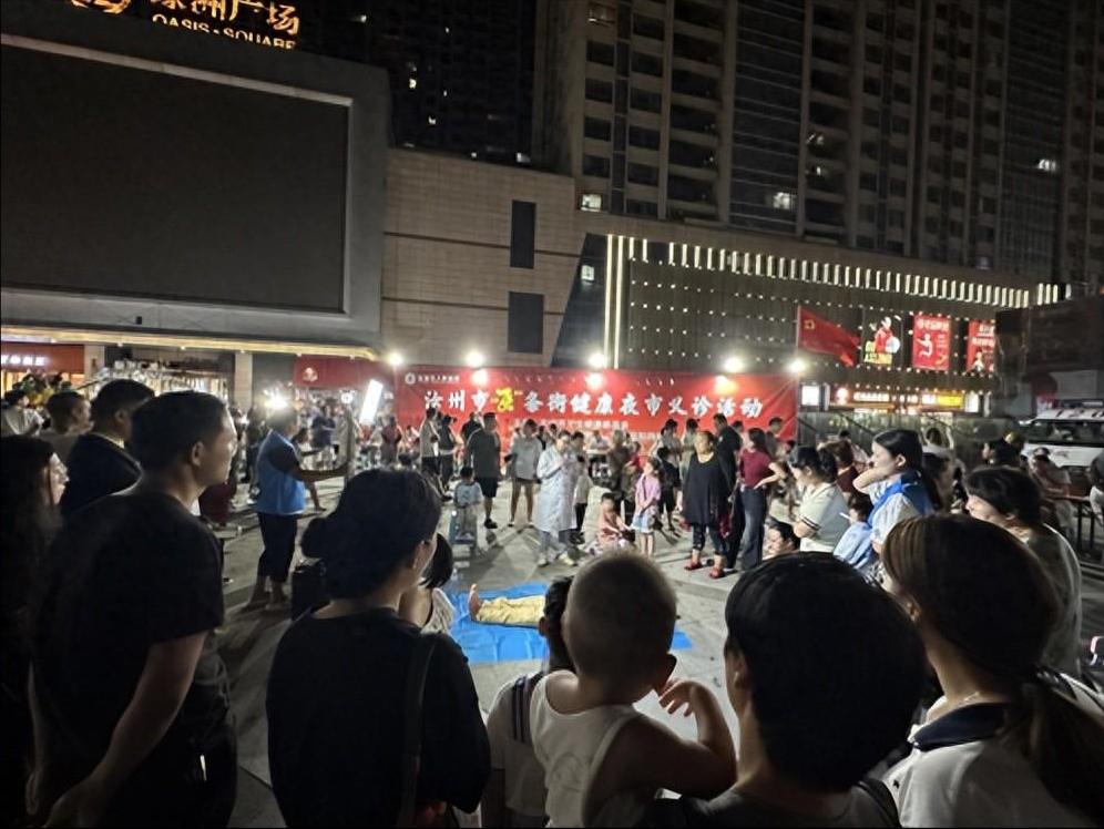 汝州市人民医院：名医出摊健康夜市 “医”条街带火汝州城